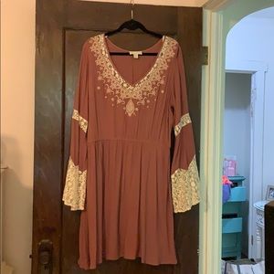 Lace detailed bell sleeve dress